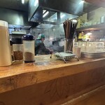 極太濁流ラーメン ら・けいこ - 厨房を望む