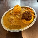 ゴカルナ - ゴカルナ特製バターチキンカレー ¥1,100- (税込)
人気トッピング全部乗せ ¥600- (税込)
- ドライキーマ
- スパイシーポテサラ
- 島野菜アチャール