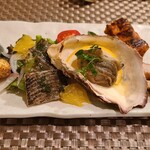 カシュ カシュ - サラダとカキ