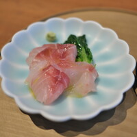 しろ - 島根の漁師さんが釣り上げた高級魚「いかけ」を昆布締めしてオリーブオイルを塗って。お造りで。