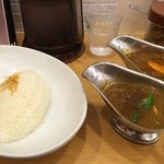 東京カレー屋名店会 - 2種盛りのセット。エチオピア&トプカ