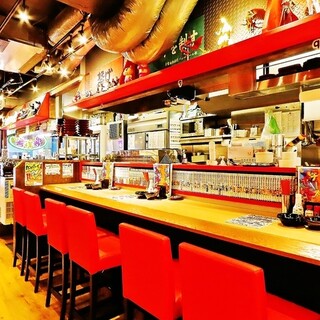 少人数で楽しめるカウンター席は2名席×5席！さくっと飲みたい時におすすめです♪