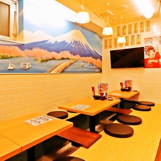 ゆったり温泉気分で過ごせる掘りごたつ席も4名様席×2席ご用意しております♪