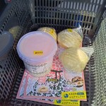 友部SA上り スナックコーナー - 大事にカゴに入れて、帰ってからのお楽しみ！