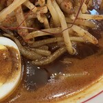 蒙古タンメン中本 - 焦がし味噌卵麵のスープ