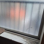 GRANARYS COFFEE - 割れた硝子もデザイン？