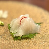 和風牛肉料理 まつもと - 真鯛の昆布締め。