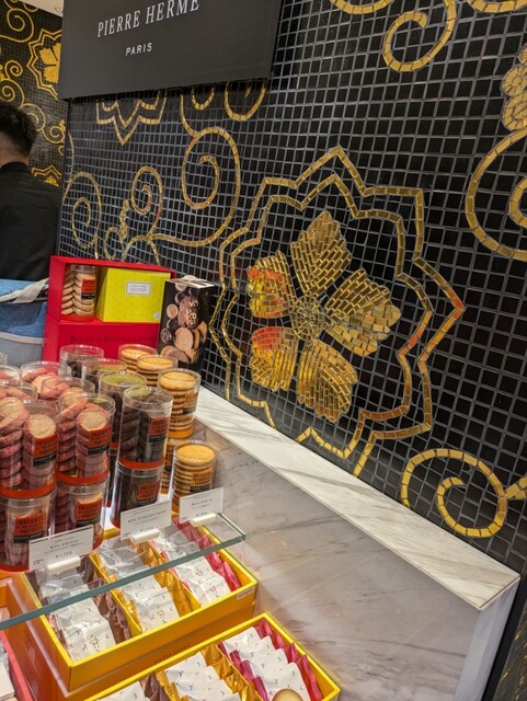 PIERRE HERME PARIS Jei Aru Kyoto Isetan