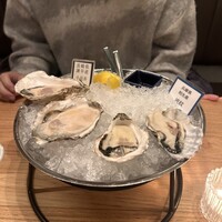 梅田 ワーフ - 旬の真牡蠣を食べ比べ