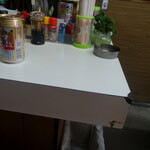 こじんまりとしたカウンター席があります