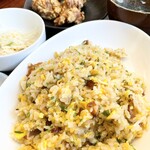 天上天 - 料理写真:炒飯は出来合い