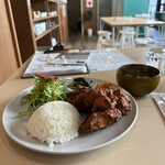 Cozy Cafe & Bar beyond - 