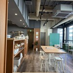 Cozy Cafe & Bar beyond - 