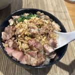 麺屋 さくら井 - レンゲでガツッと魔法のタレかかってマス