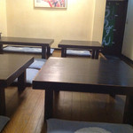 居酒屋　うりずん - 板張りの小上がり席