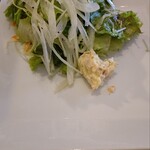 CaCa Grill ＆ Pizza 杉田店 - ランチのサラダ