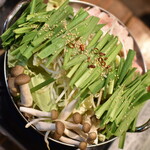 日本橋 山喜多 - 特製もつ鍋・豆乳味噌（１人前１，５００円・写真は２人前３，０００円）２０２５年２月