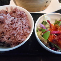 過門香 點 有楽町イトシア店 - 五穀米とサラダ