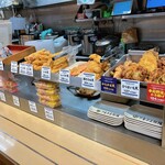 つるまる - 揚げ物がいっぱい　※ランチタイム過ぎても、山盛り