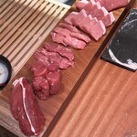 京町堀 なかむら - バークシャー50 ヒレ
      岩中ポーク 肩ロース
      まる豚 シンタマ
      甘とろ豚 ロース
      贅豚 ロース