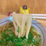 つるまる - うどん、にゅ〜〜ん！　※多加水熟成麺なので、ぶよぶよ食感