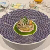 モナリザ 恵比寿店 - やひろ丸直送真鯛のポワレ ... 真鯛は皮がカリッと焼けていて美味しい