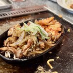 やんちゃ - 鉄板豚キムチ