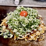 やんちゃ - ねぎまみれ月見そば入りお好み焼き