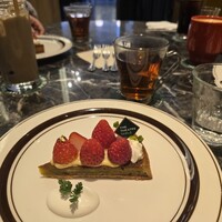 THE THEATRE TABLE - 苺のタルトと紅茶
