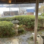 プロバンス・ブルー - お茶室からお庭がみえます