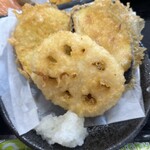 海鮮お食事処 銀蔵 - 特選お造り定食　セットの天ぷら