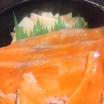 魚丼 - サーモン