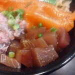 魚丼 - 漬けまぐろ