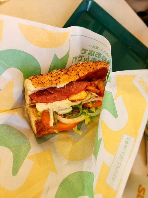 サブウェイ 宮街道トヨタカローラシーズ店 （SUBWAY） - 田中口