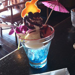 リキ リキ デリ - アイスクリーム！ブルーの氷がハワイアンテイスト満載！