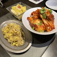 焼肉 ちゃんぷ 吉祥寺店 - 前菜たちです。