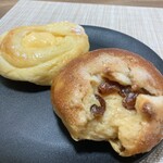BOULANGERIE Ogawaya - 料理写真:レーズンパン＆カスタードクリームパン