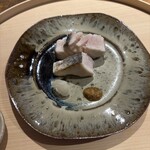 温石 - 炭焼きの鰆、発酵エシャレット、実山椒醬油