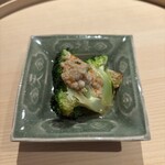 温石 - 朝採れブロッコリーに赤座海老の味噌と卵のソース