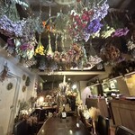 Lecoin キタサンドウ - ドライフラワーが溢れる店内の様子