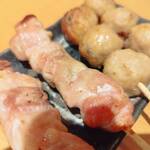 渋谷っ子居酒屋とととりとん - 串焼き２種盛り合わせ