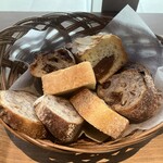 THE STANDARD BAKERS - パンの盛り合わせ接写