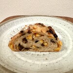 ベッカライ コンディトライ ヒダカ - ネーブルとビターチョコのパン