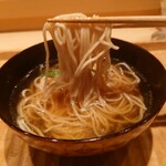 伯雲 - 鶏と鰹の合わせ出汁のラーメン (麺リフト)