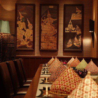 接待や宴会に最適なの大小7つの個室は，4名〜22名様まで。