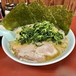 千家 - ラーメン中盛950円 ほうれん草120円 海苔 120円