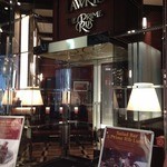 ロウリーズ・ザ・プライムリブ 大阪 - ゴージャスな入り口