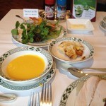 ロウリーズ・ザ・プライムリブ 大阪 - グリーンサラダやグラタン・パンプキン冷製スープも！