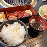 炭火焼肉 上杉 郡山店 - 