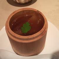 老香港酒家京都 - 衣笠茸とフカヒレの竹筒詰め蒸しスープ